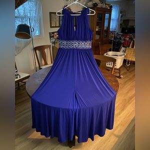 Beautiful blue dress with middle leg spilt